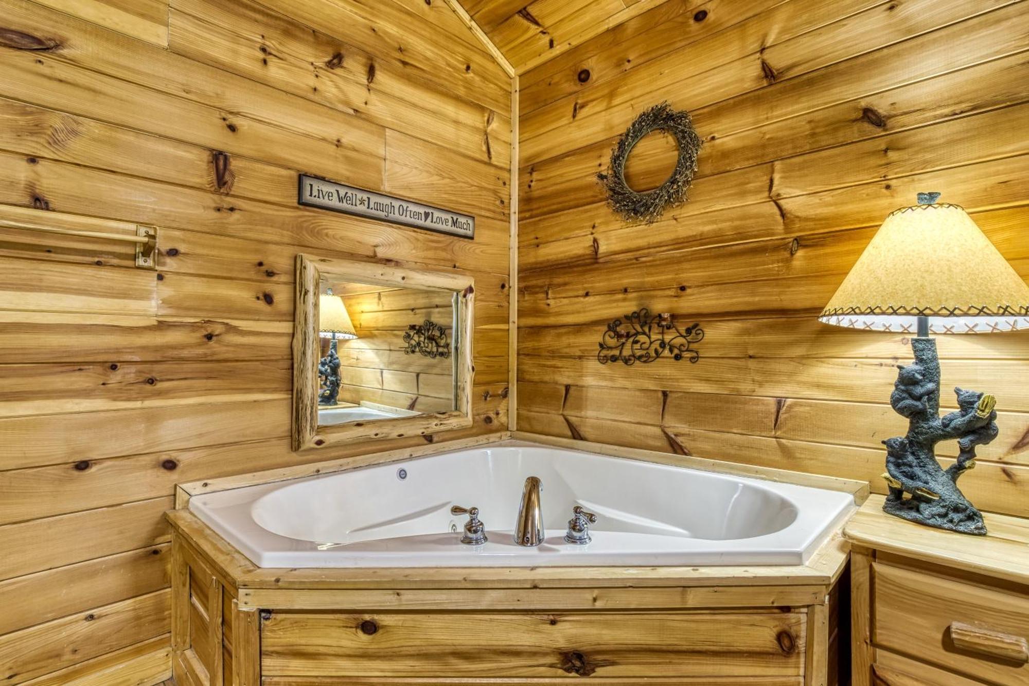 Suite Sensations, Hot Tub, Pool Table, 1089 Free Tickets Each Paid Day, Dollywood And More Пиджен-Фордж Экстерьер фото